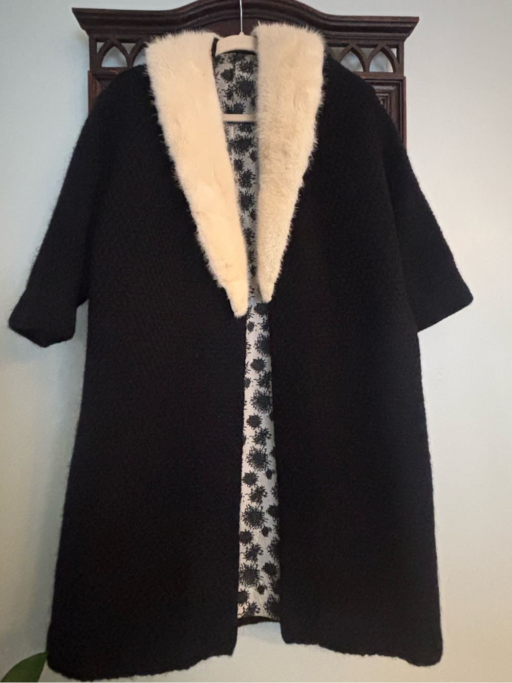 Vintage Black Coat Mink Fur Collar A-Line MidCentury Bracelet Sleeves 40” Small